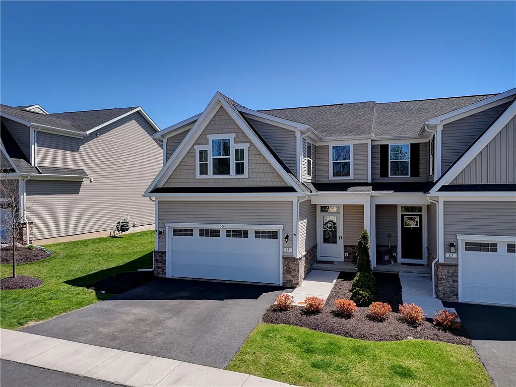 65 Midlakes Dr photo 1