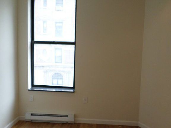5th image of 10 Manhattan Ave #Ce