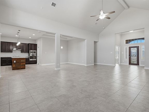 5th image of 7915 Stratford Hall Dr