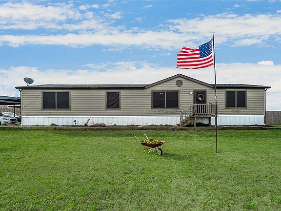 2nd image of 2909 Wildberry Ln