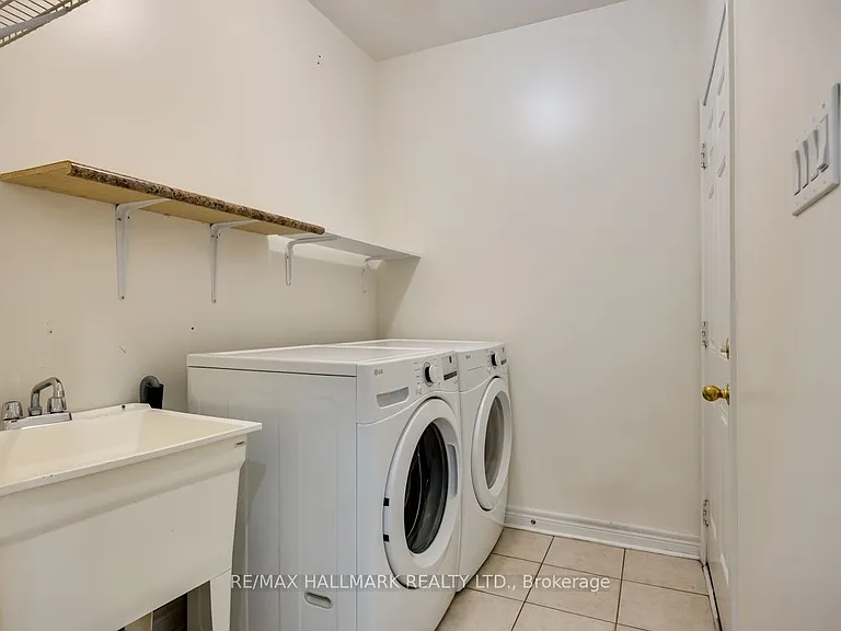 33 Tomabrook Cres — Photo 13