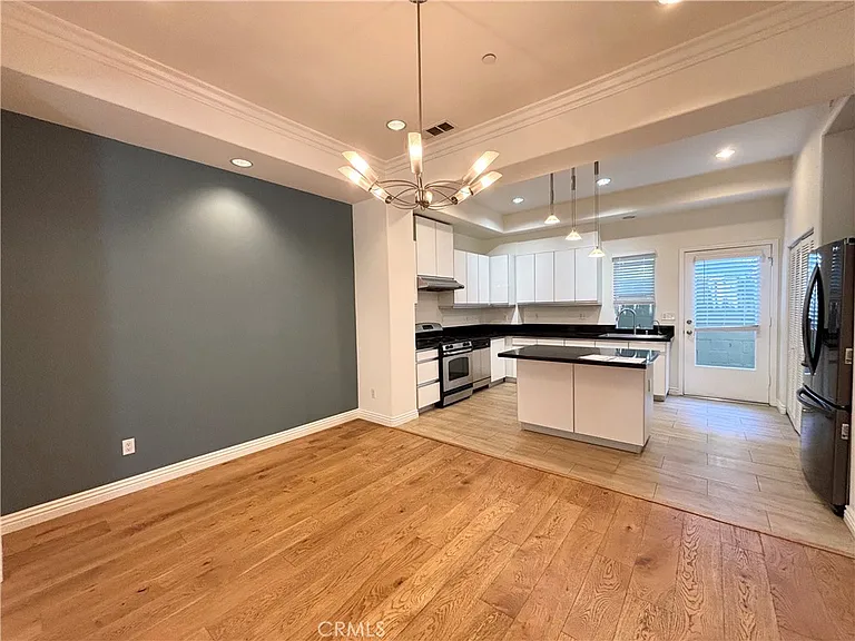 441 N Los Robles Ave #16 — Photo 5
