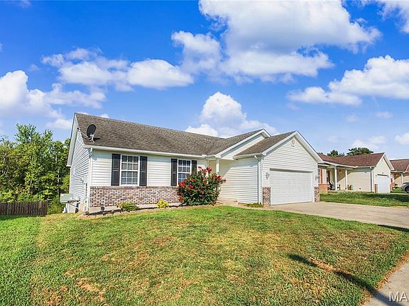 2nd image of 292 Arbor Cir