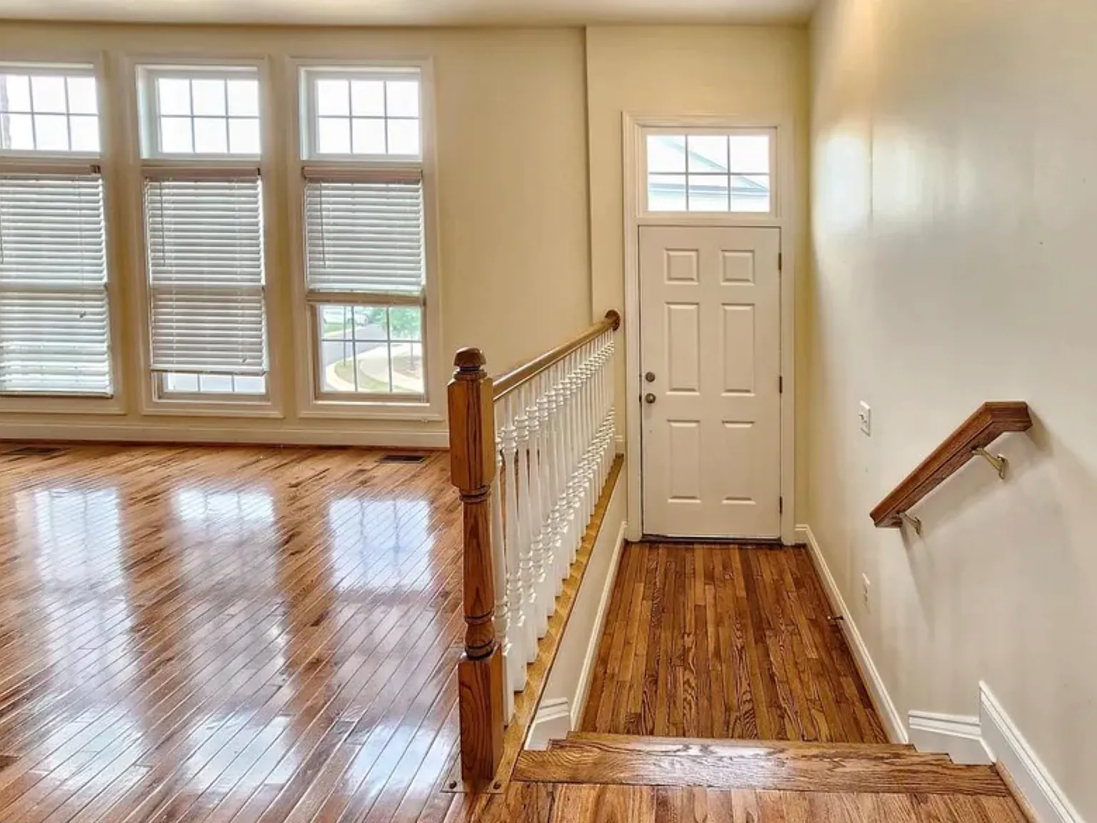 3 bed, 2445 sqft, $3,400 — Photo 4