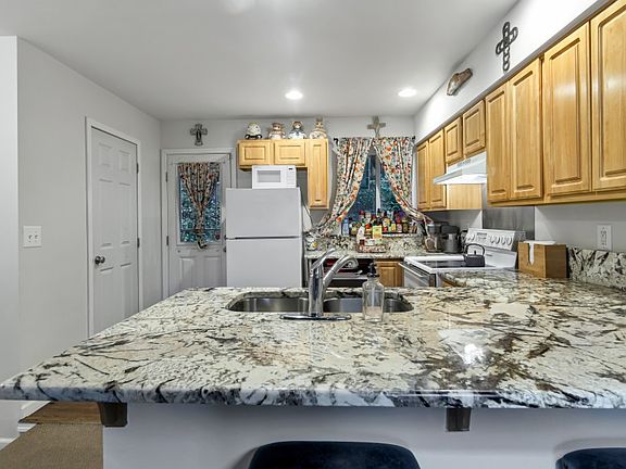 5th image of 6907 Rainier Dr #1C