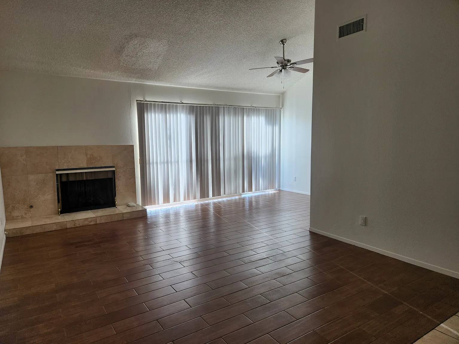 3 bed, 1593 sqft, $3,200 — Photo 4