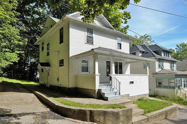 1st image of 924 W Vine St