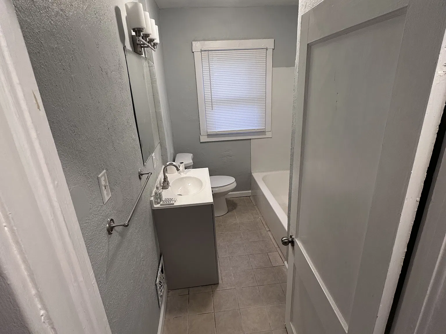 3 bed, 971 sqft, $1,350 — Photo 4