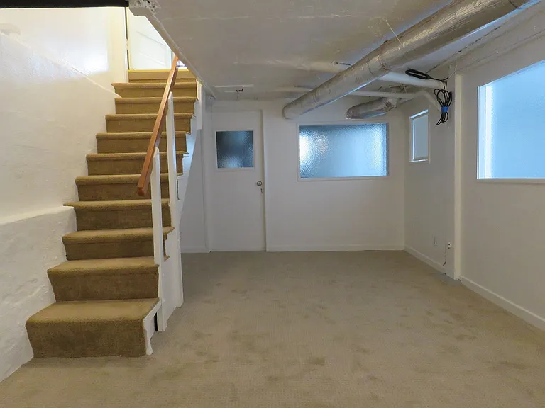 1714 Castro St — Photo 43
