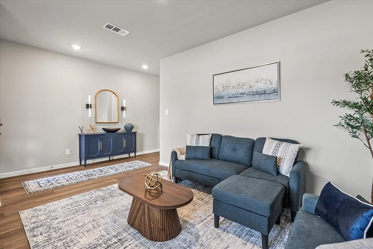 4 bed, 3100 sqft, $4,000 — Photo 4