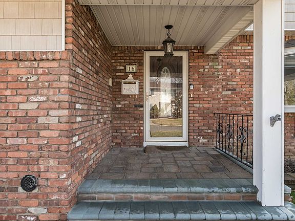 4th image of 16 Arrowood Ln