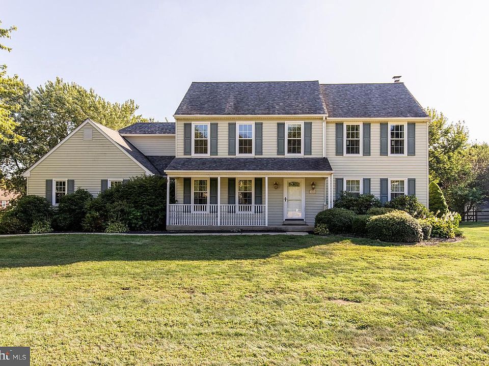 1st image of 128 Heather Hill Dr