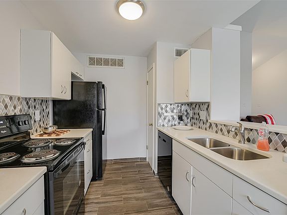 5th image of 1601 Faro Dr APT 2403