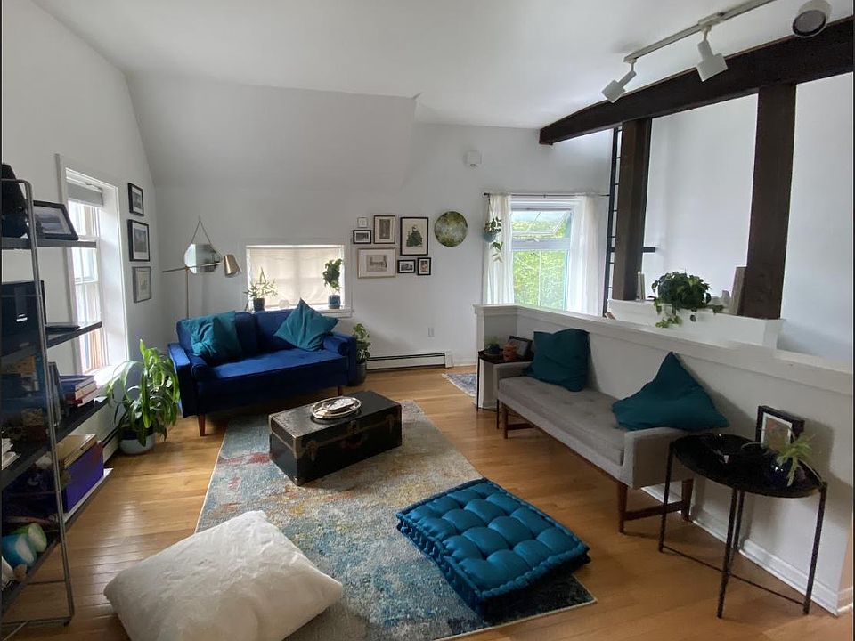 Entrance Living room