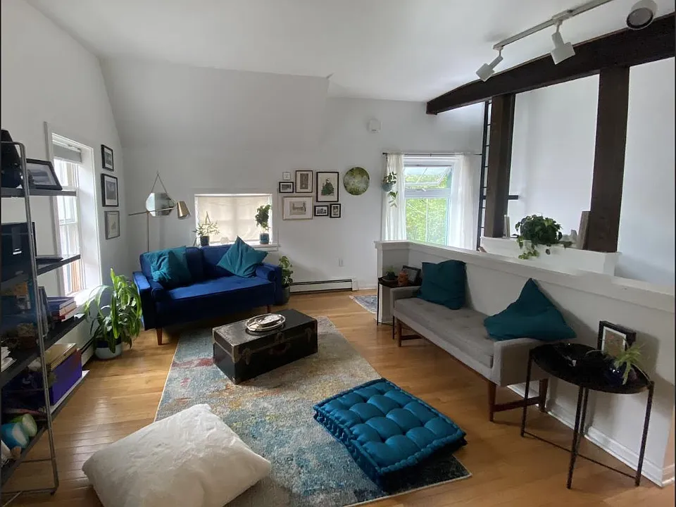 Entrance Living room