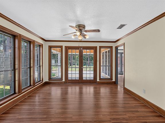 5th image of 121 Deer Ln