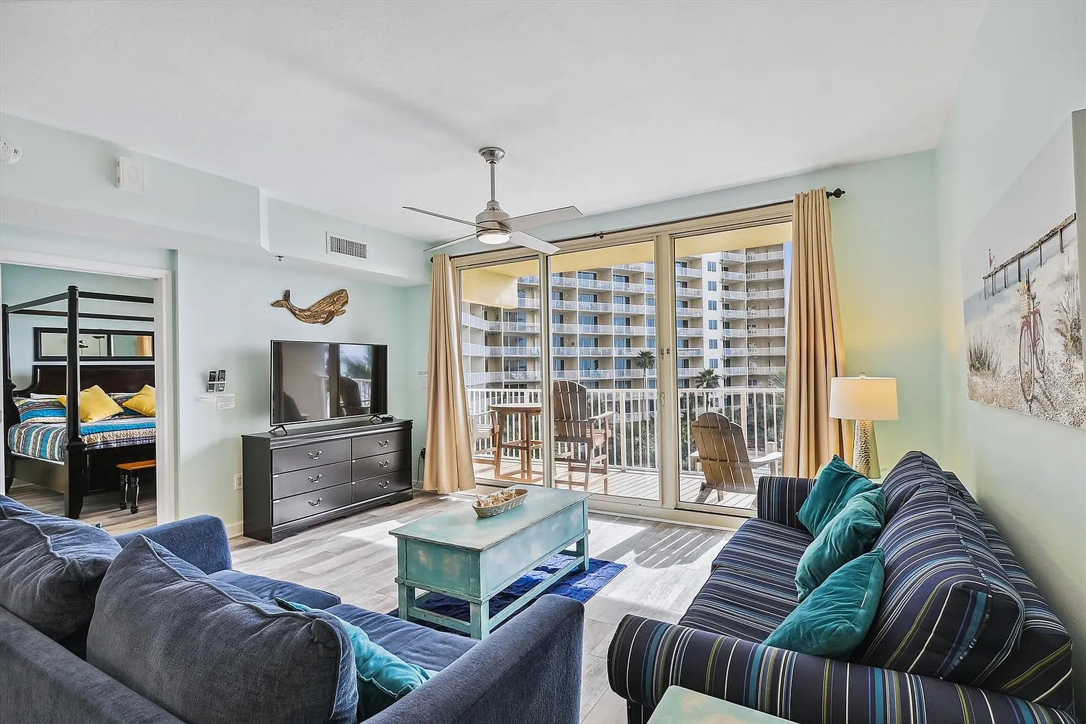 1 bed, 2.0 bath, 904 sqft, $3,368 — Photo 2