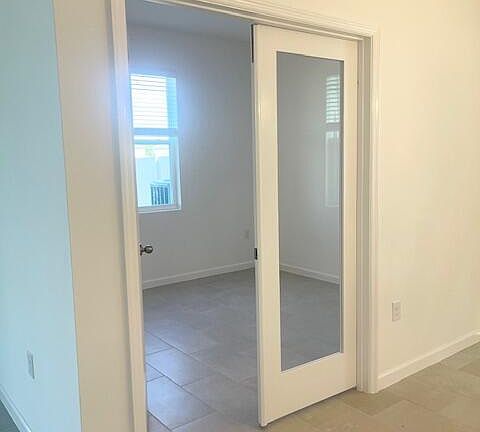 2nd image of 1009 Canfield Cir SE