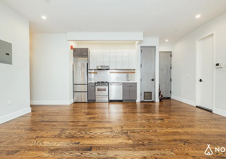 60-15 Myrtle Ave #Z — Photo 1
