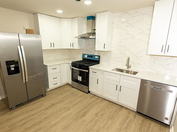 4th image of 221 Arbutus Ave