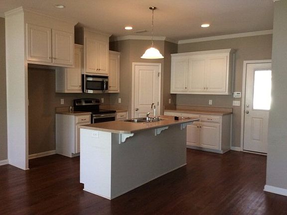 3rd image of 202 Belhaven Dr