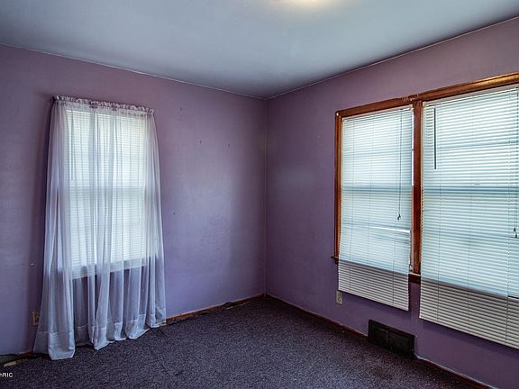 5th image of 61 Boyd St