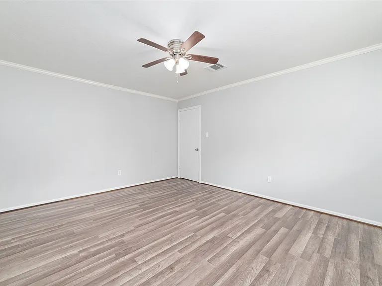 25602 Oakhurst Dr — Photo 14