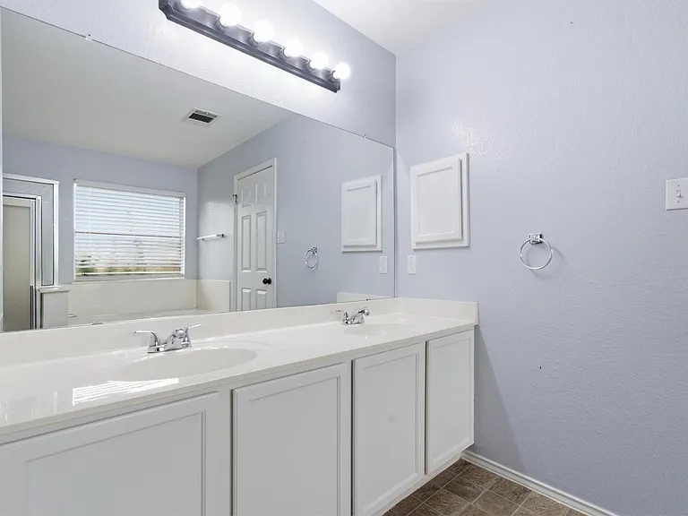 1806 Carriage Hills Trl — Photo 19