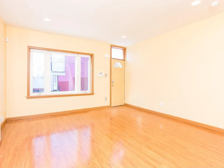 2545 Ellsworth St — Photo 7