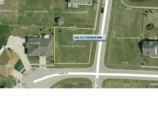 1702 Daniel Dr, Millbury, OH 43447