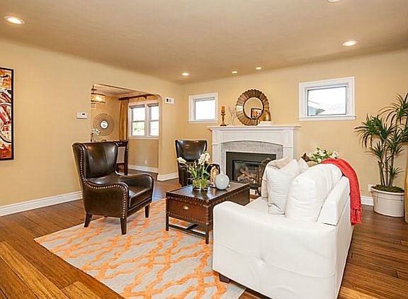 3rd image of 306 Lexington Way