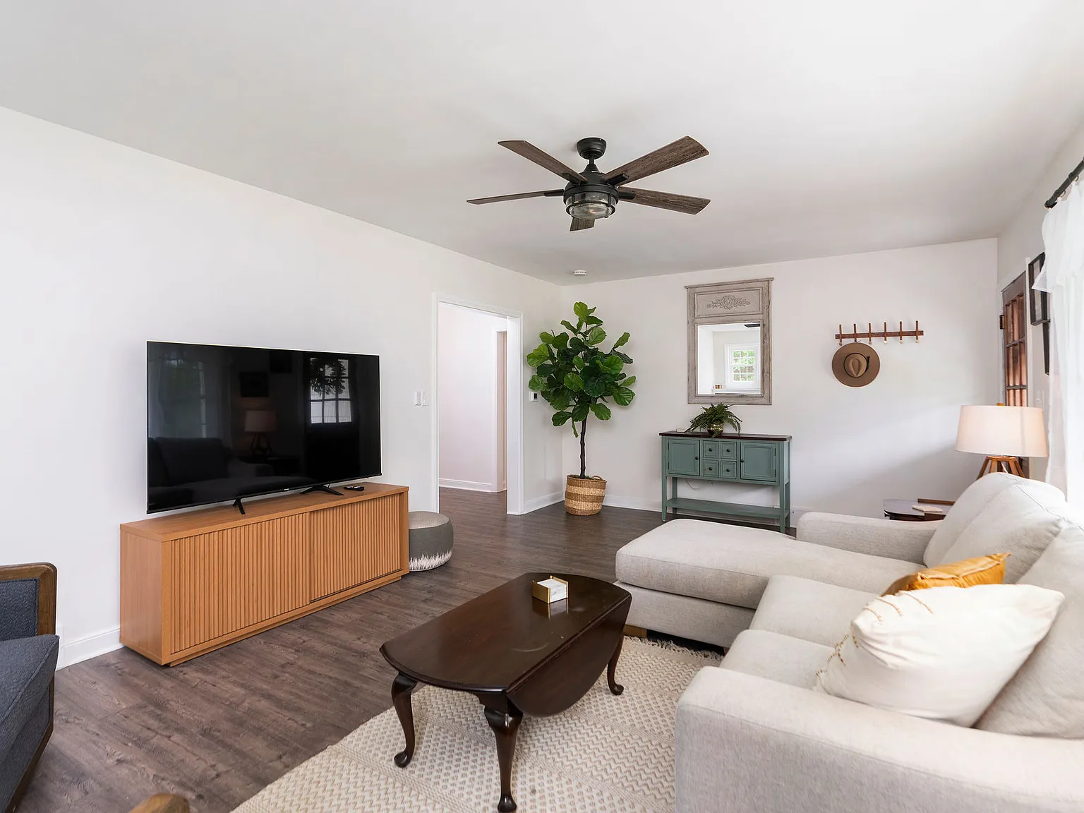 2 bed, 1044 sqft, $1,775 — Photo 3