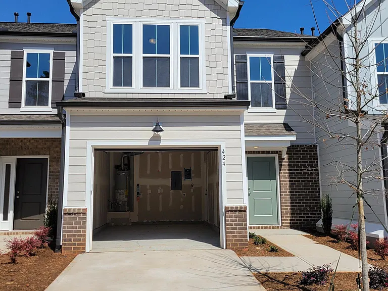 424 Glen Clova Dr — Photo 3