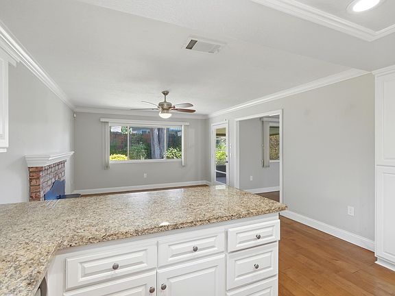 5th image of 44 Fircrest Ct