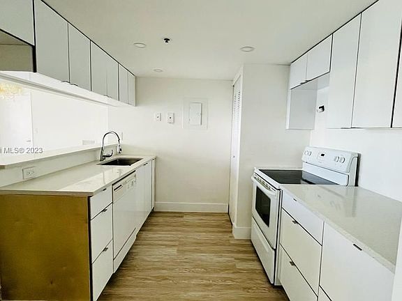4th image of 7601 E Treasure Dr APT 1816