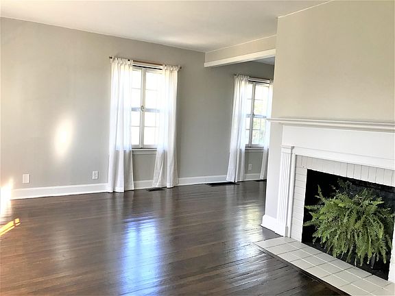 5th image of 586 Jackson St