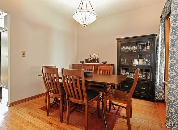 5th image of 4014 N Clarendon Ave