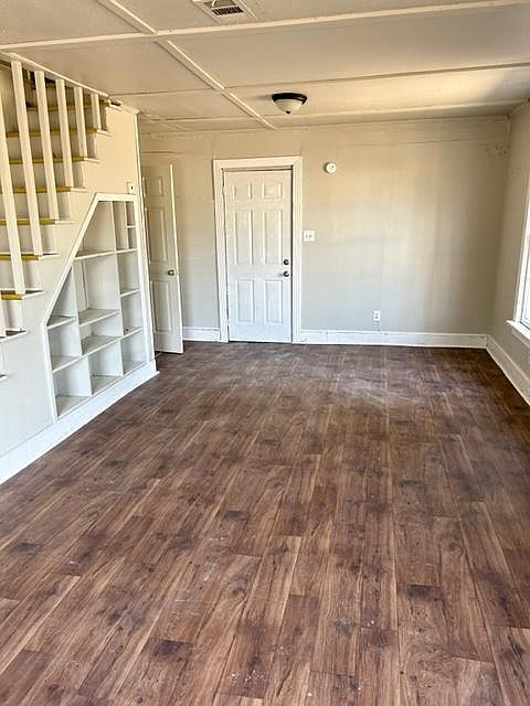 2nd image of 225 W Main St