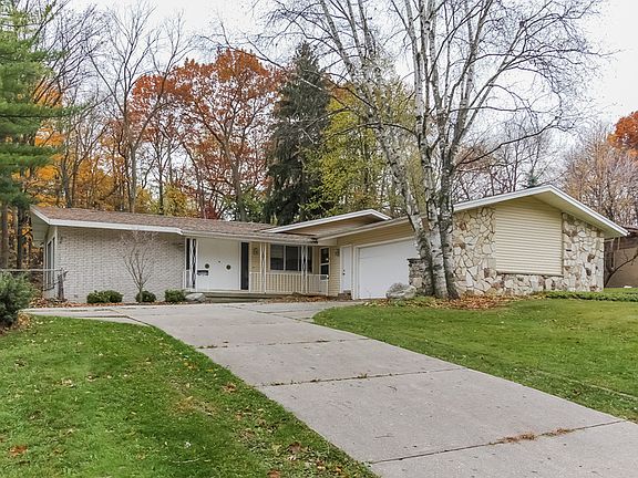 2nd image of 2020 Blueberry Dr NW