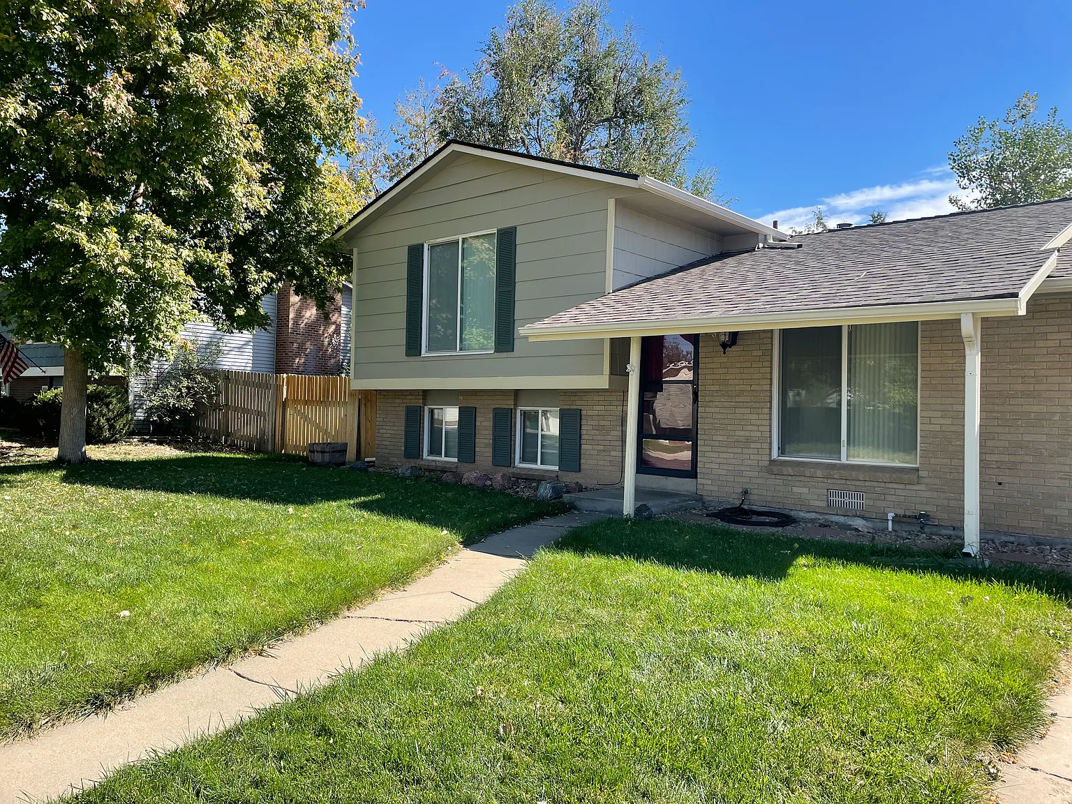 3 bed, 1372 sqft, $2,400 — Photo 1