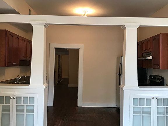 2nd image of 3125 Banks St #3125