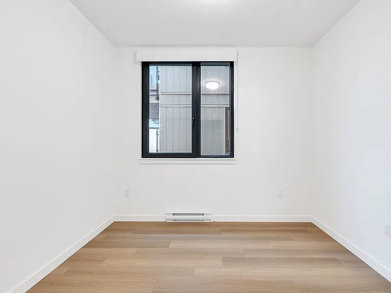 3455 Hastings St E — Photo 34