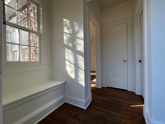 4th image of 8-10 W Cherry St
