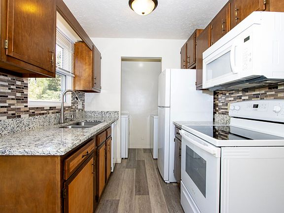 4th image of 240 Collier Dr APT 10