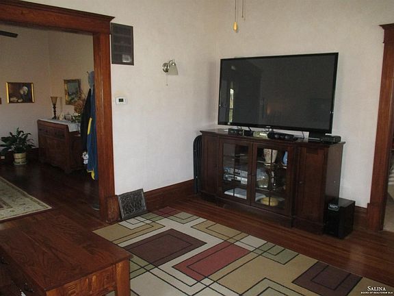 3rd image of 809 W South St