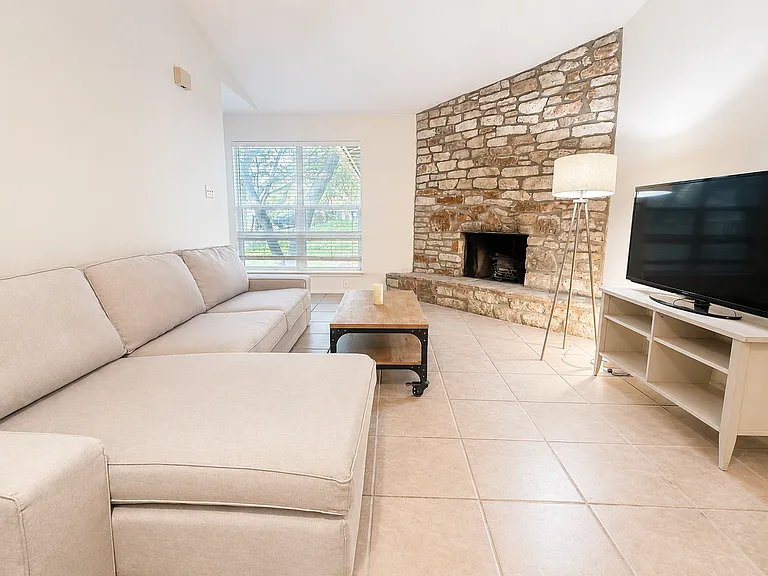 Brompton Cir — Photo 2