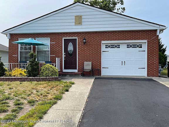 2nd image of 40 Woodstock Drive