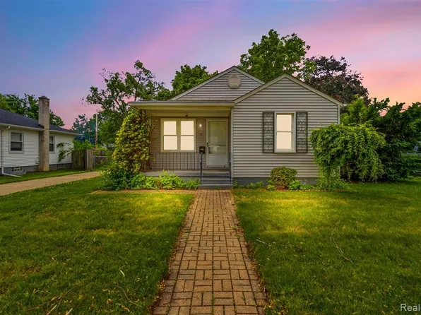 77 Huron Ave, Mount Clemens, MI 48043