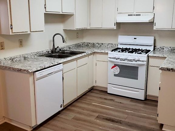 5th image of 4926 Rosewood Ave