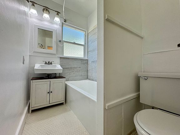 4th image of 1712-1714 Gillette Crescent Dr #1712A